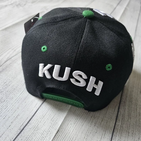 Snapback - Black and Green Kush Embroidered - Picture 8 of 9